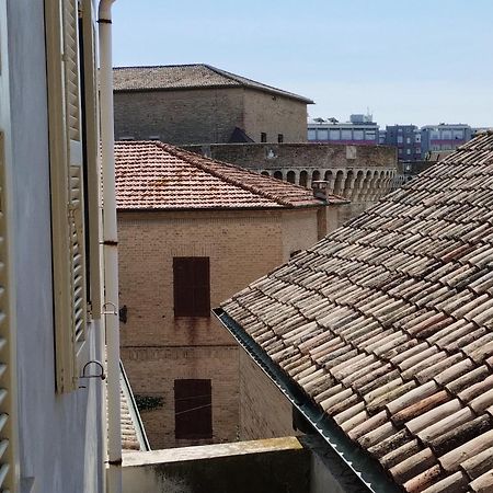 Palazzo Cavalletti - Appartamenti Nel Cuore Di Senigália Exterior foto
